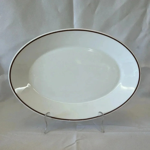 Arcopal Made in France Dinnerware Oval 10” Dinner Plates - Set of 2 - Picture 2 of 3